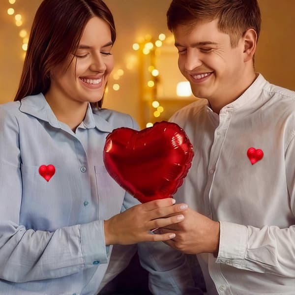 Rød hjertebrosje til festbruk med 20 stk lysende Valentinsnåler