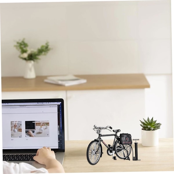 Cykel DIY-modell i skala, 51 delar 1:10 Simuleringsmodell i retro-legering, Mini-modell i järnkonst med pump och portfölj, Bordsprydnad