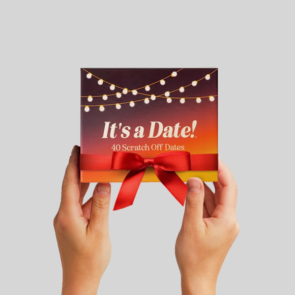 Det er en date!, 40 morsomme og romantiske skrapelodd-dateideer perfekte for datekveld, spesiell gave til par for jubileer, bursdager og mer!