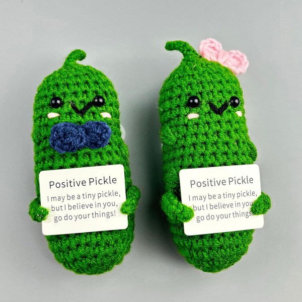 Tegneserie Pickle Ornament Strikket Hæklede Blød Elastisk Ingen Deformation Inspirerende Ord Positiv Mini Sjov Følelsesmæssig Støtte Pickle Agurk Plys Dukke P E