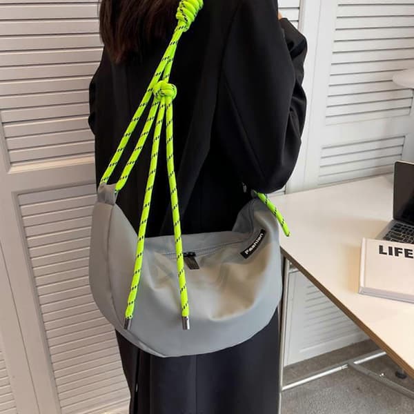 2023 NY Dumpling Bag Enfärgade Axelväskor för Tjejer Kvinnor Casual Mode Trendiga Väskor Crossbody Väskor Mångsidiga Väskor