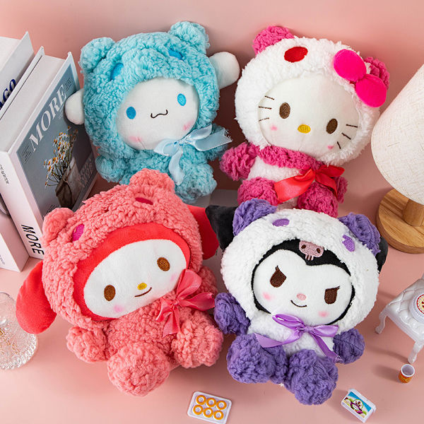 Ny 25cm Cartoon Kawaii Kanelbulle Hund Plyschleksak Plyschdocka Heminredning Barnkalaspresent Hello Kitty 25CM