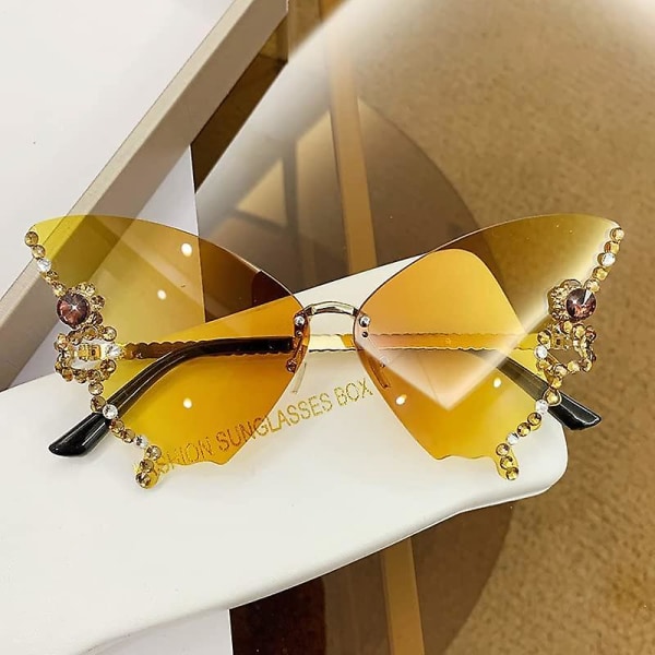 Muodikkaat Diamond Butterfly -aurinkolasit Naisten Kesä 2023 Naisten Uutuusväri Perhosen muotoiset lasit Yellow