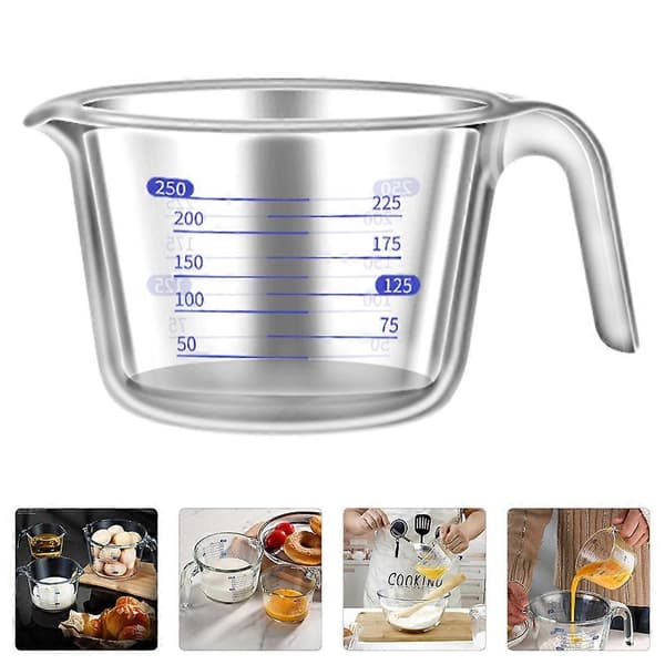 Klar mätkopp i glas för bakning och matlagning med skala