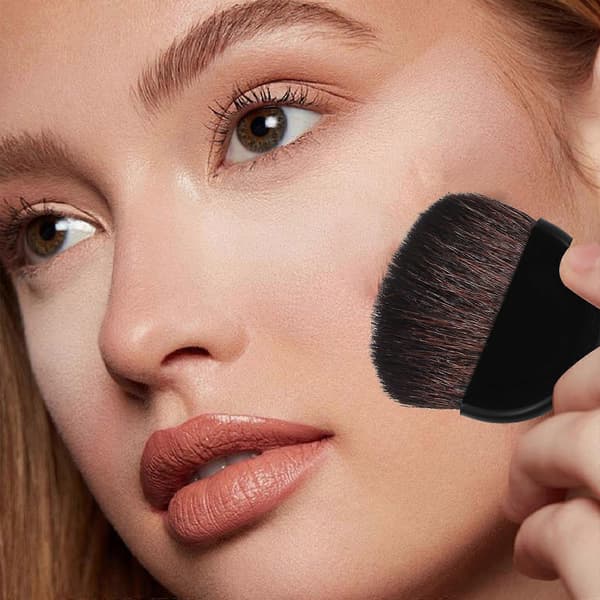 Bærbar makeupbørste til kvinder Concealerbørste til rejser Multifunktionel makeupbørste Flad børste til makeup Blød børste