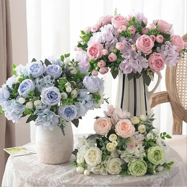 Kunstig blomsterarrangement – til bryllup og reception – til elegant indretning White