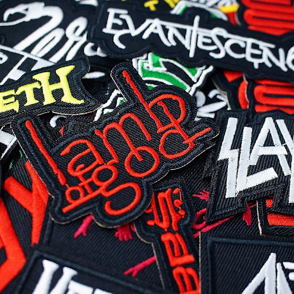 2 st Band Rock Parche Music Patches Strykjärn-on Märken Stripes Broderade Applikation Kläder Stickers Aa010