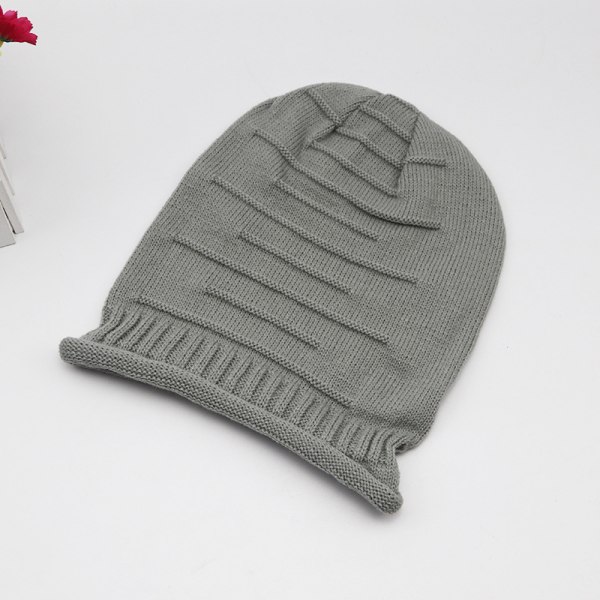 Skydda dig själv från den kalla vintern med denna snygga överdimensionerade slöhatt (grå)