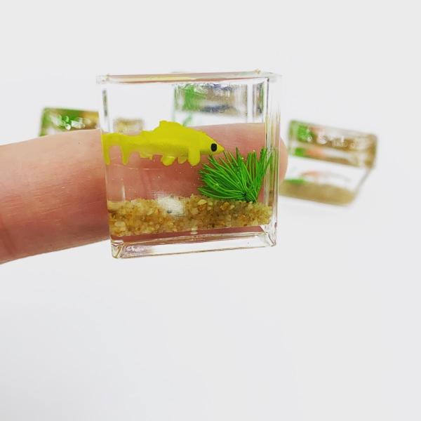 2 stycken 1:12 simulering miniatyr glas koi tank fyrkantig akvarium dockhus tillbehör hem modell Betterlifefg