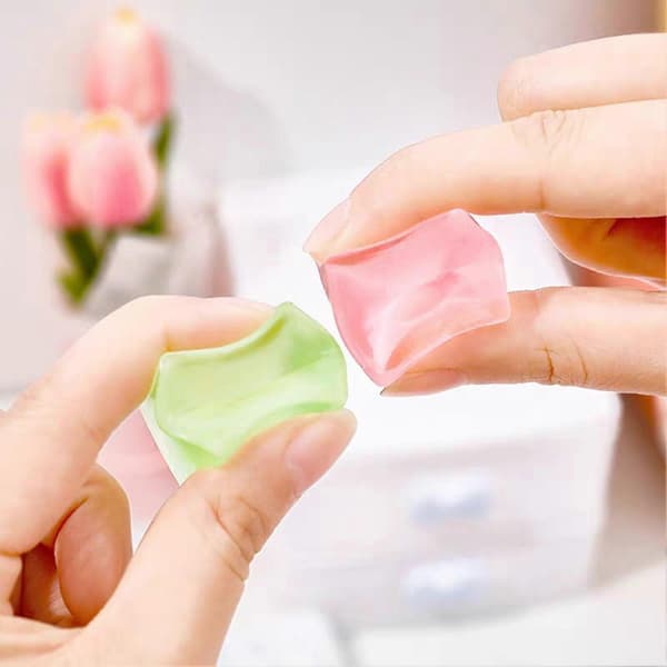24 st isbitar Squishes Leksak Långsam Återhämtning TPR Stressavlastning Mini Klar Kub Kläm Sensorisk Fidget