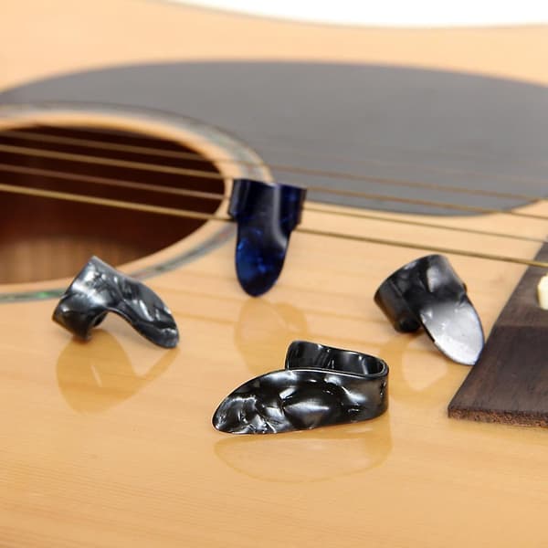 2xTumme + Fingernagel Gitarrplektrum Färgglad Set för Gitarr Bas Banjo