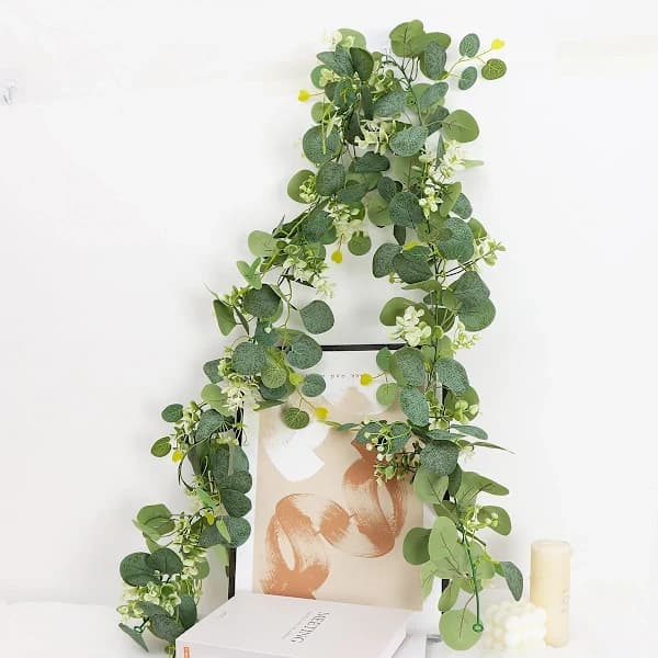 Julepynt: Kunstige eukalyptusblade med blomster, simuleret grøn krans hængepynt.