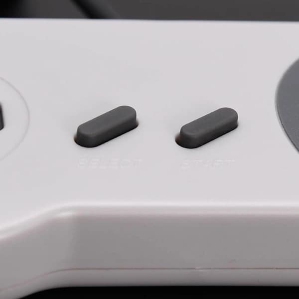 Inkluderer to kablede SNES-gamecontrollere, fuldt kompatible med originale SNES/SFC-konsoller - [Plug and Play]