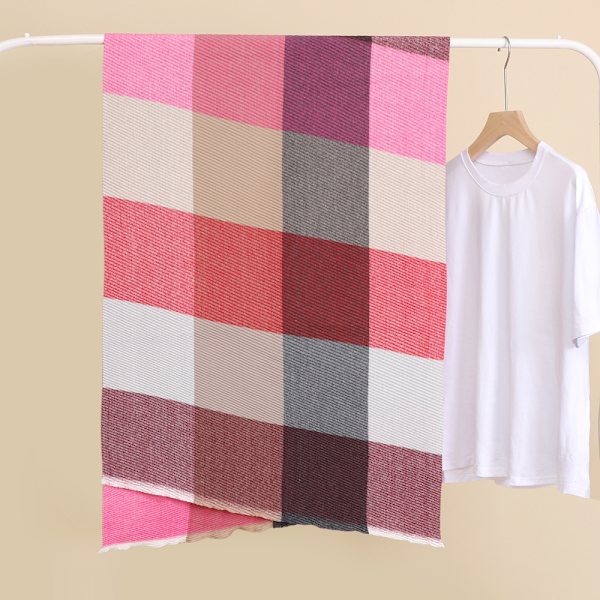 Rosa polyesterbomulls-scarf med flerfärgad linje-rutig design för kvinnor, varm och elegant
