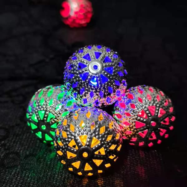 LED solcelledesignerte Moroccan ball fargede lys julepynt