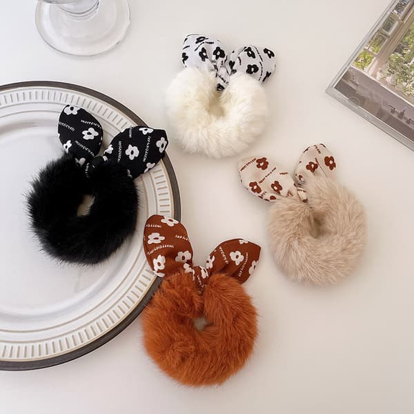 4 stk Søte Gummibånd Elastiske Fluffy Hestehaleholder Hårbånd La