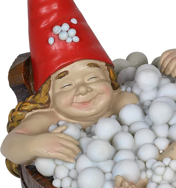 Hagegnomstatuer med solcellelys Morsomt par i badekar Harpiks
