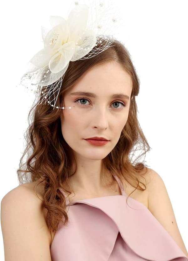 Off White Fascinator Hatte til Kvinder med Hårklips Te Party Hat