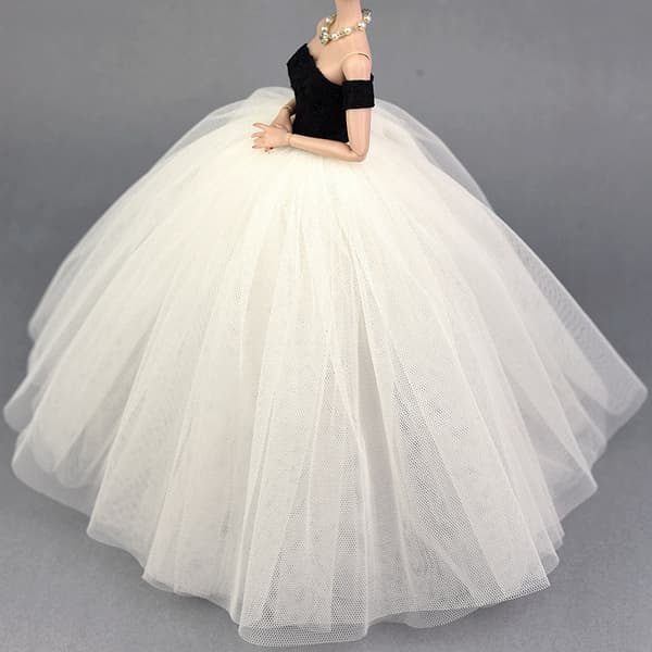 4 stk. 30 cm jentebabyklær, fluffy kjoler, fe-prinsesse
