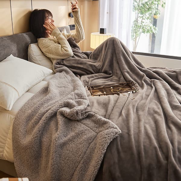 Lite pledd med lammeull, dobbel tykkelse, varm