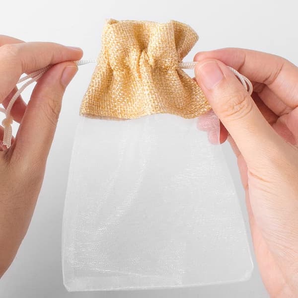 30 Hessiansäckar i Organza Presentpåsar Lavendel Drageer Bröllopsgodis