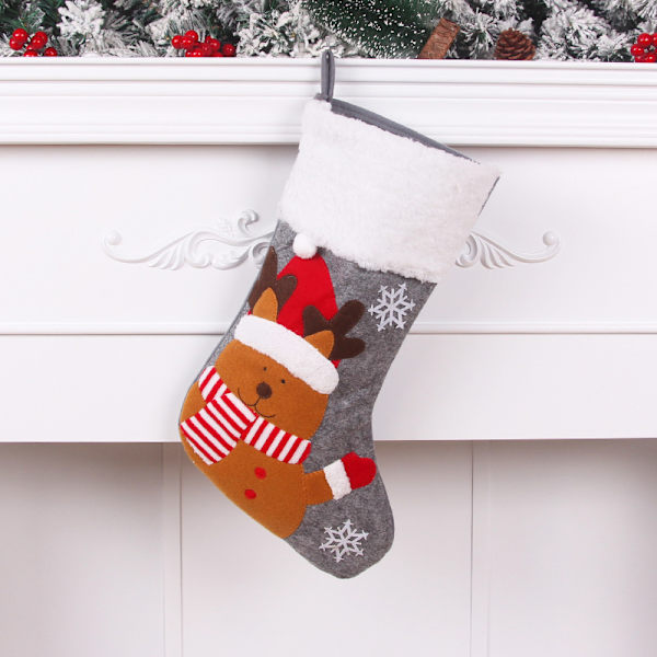 3 stycken julstrumpor presentpåsar tomte snögubbe älg pend