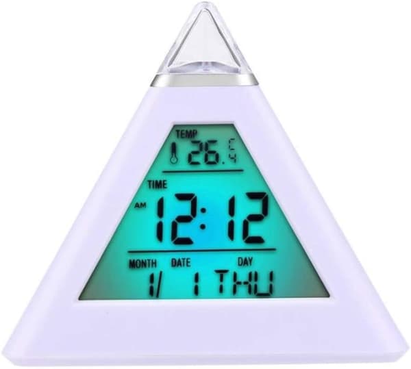 Pyramideformet vekkerklokke med LED-baklys og digital tidvisning