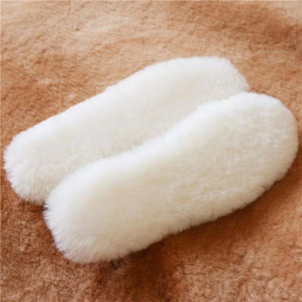 2 pairs of white 24.5cm wool insoles, fur integrated cotton insol