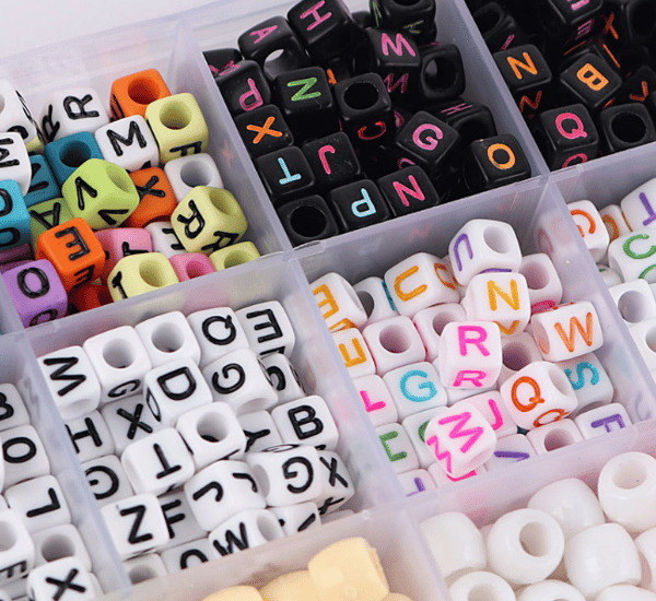 Fargerike store hull perler bokstavperler 10 farger elastisk snor s