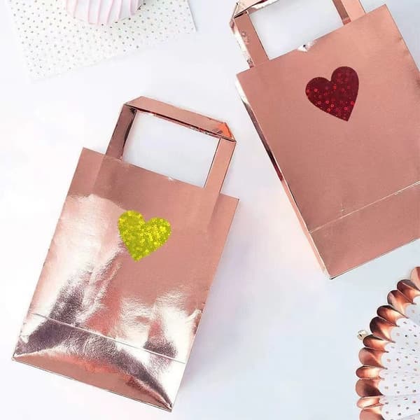 500 st 1,5 tum hjärtformade valentinsdagsetiketter med 8 mönster