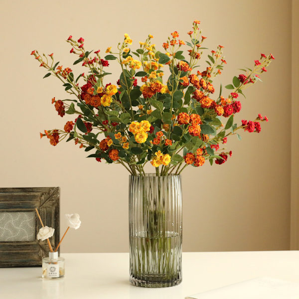 5 lange grener med små roser, rose-simuleringsblomster, silkeblomster