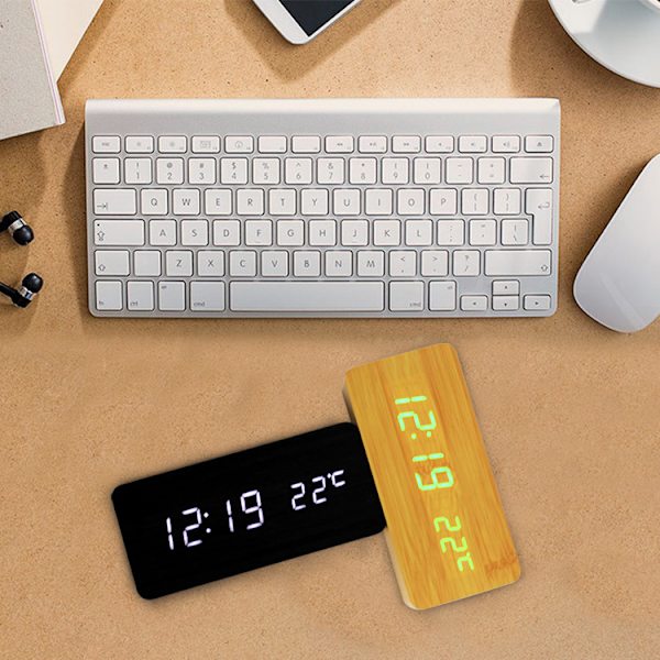Trä LED Digital Väckarklocka USB Digital Klockor Röststyrning