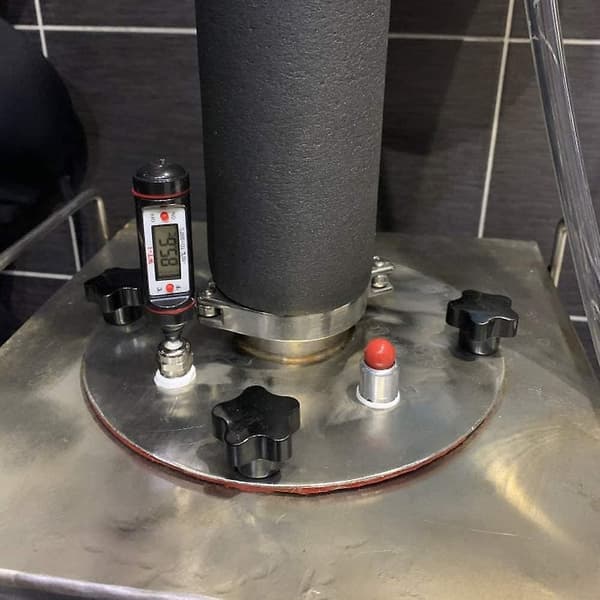 12 stycken svarta stjärnformade klämknappar i plast, M6 diameter