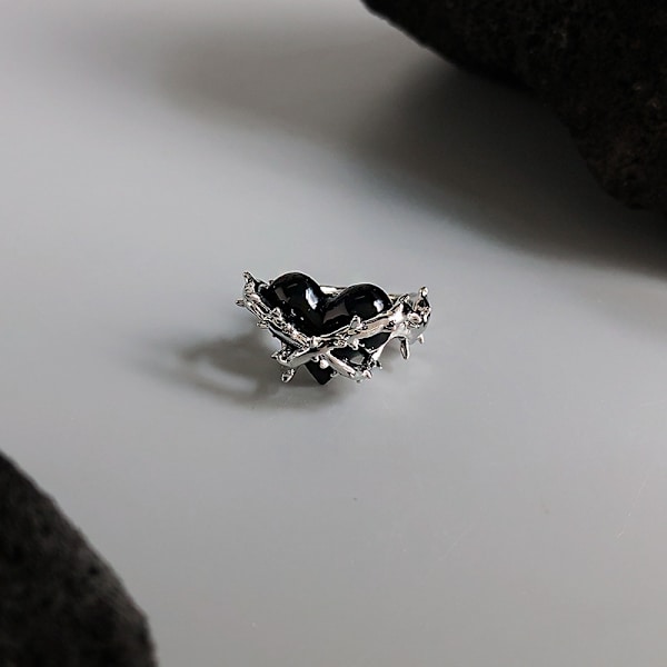 1-pack Niche Design Svarta Torn Kärleksringar Frigid Wind Öppen Ring