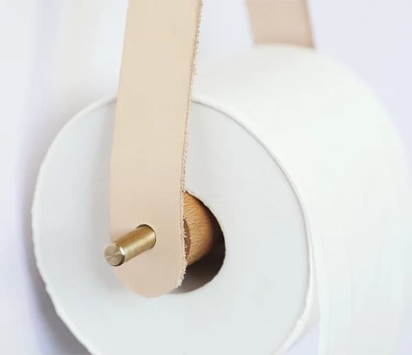 WC-paperiteline, Puinen WC-paperiteline Luova Seinäkiinnitys