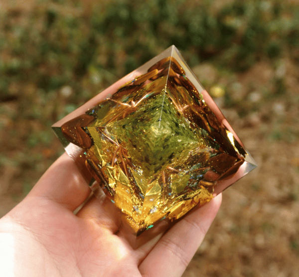 Krystal Energi Pyramide til Meditation og Chakra Healing Gems DXGHC