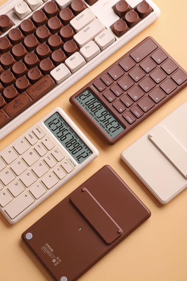 Beige tasku- ja pöytälaskukone kirkkaalla LCD-näytöllä, DXGHC