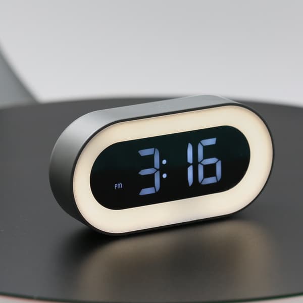Ljusstark LED-digital väckarklocka med snooze-funktion för studenter