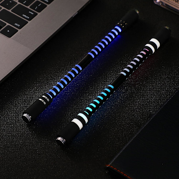 2 LED-valaistu pyörivää kynää, liukumaton pinnoite, viihteeseen