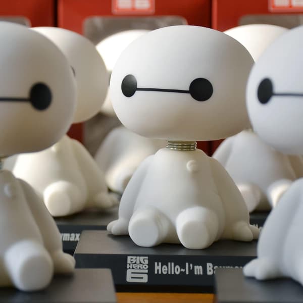 Söt Baymax Bobblehead med Bas & 360 Grader Roterande Huvud