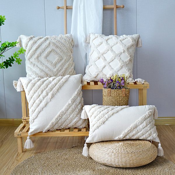 Boheemi tyynynpäällinen, nupitettu ja tupsullinen, yksinkertainen timanttimalli