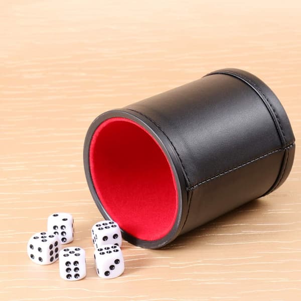 Lærterningkopp med 5 terninger for å spille terningspill Yahtzee Farkle Li