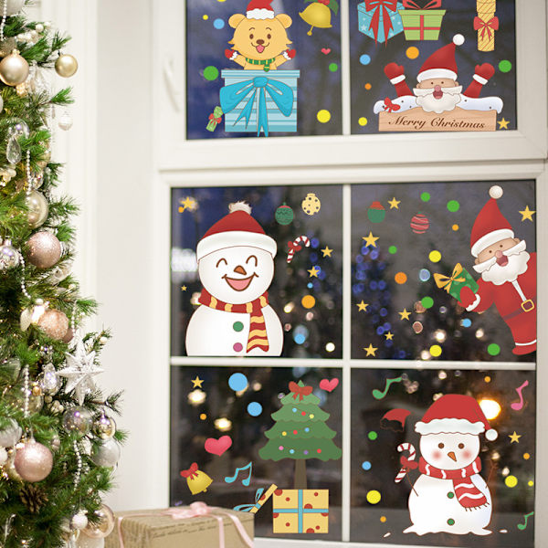 2 tecknade jultomtar julgran snögubbe present glasfönster