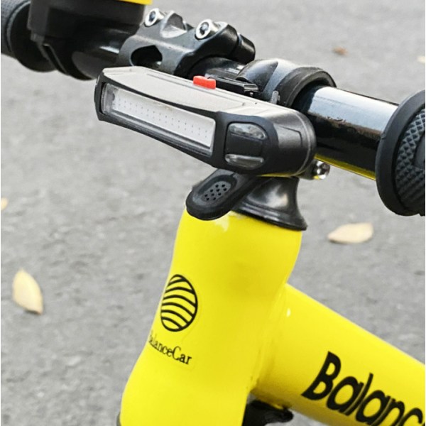 Cykelbaklykta USB laddning blinkande trefärgad varningslampa