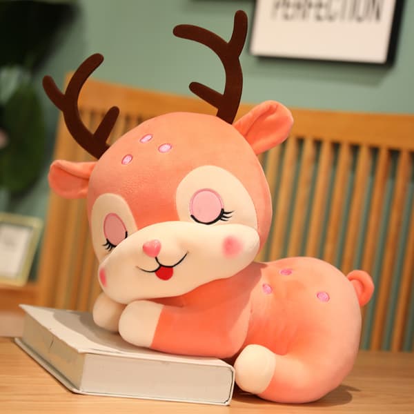 Plushdjur med tecknad älg, snögubbe, julren, plommonblomma och älg 20cm