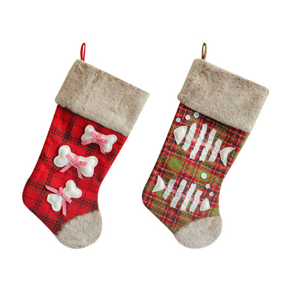 2 st julstrumpor med broderad hundben, julstrumpor