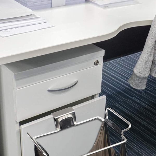 Søppelposeholder for kjøkkenskapsdør