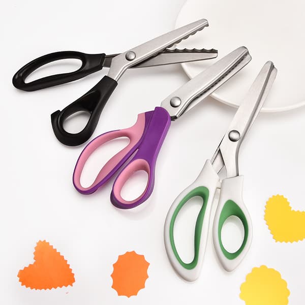 Pinking Scissors med Trådkappare - Total Längd 23,3 cm - Rosa