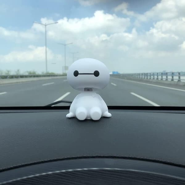 Söt Baymax Bobblehead med Bas & 360 Grader Roterande Huvud