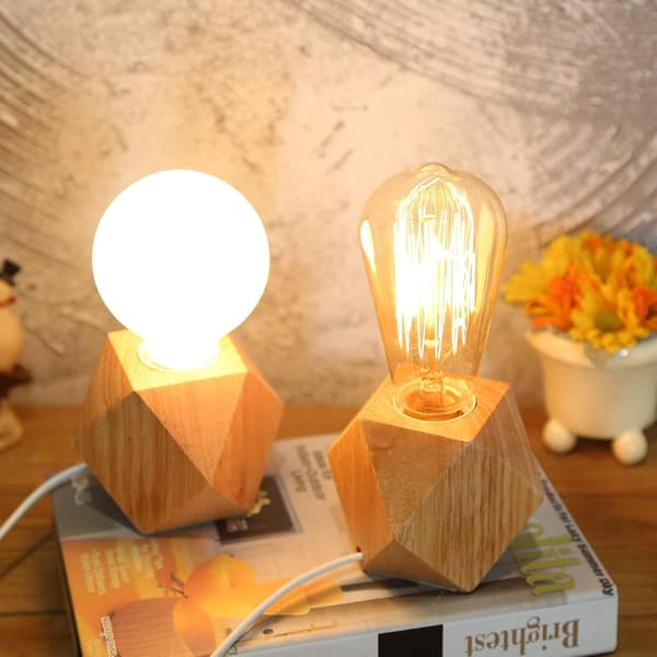 Lille natbordlampe med diamanttræbase E27 60W ideel til soveværelset